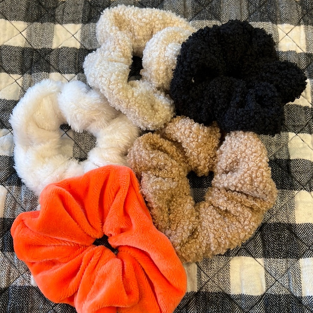 NWOT fluffy scrunchie 5 pack
